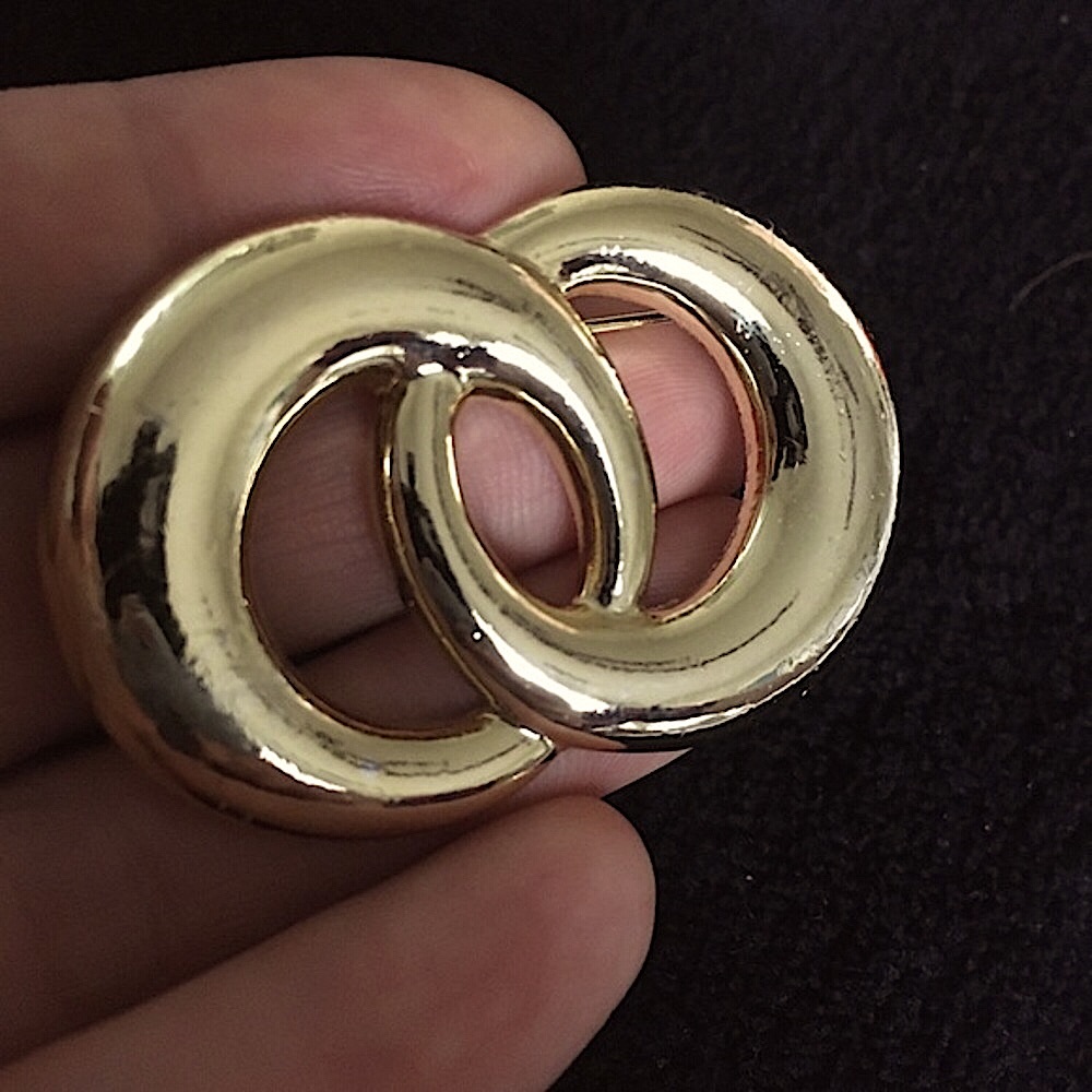 Vintage Gold Tone Brooch Pin - Picture 4 of 8